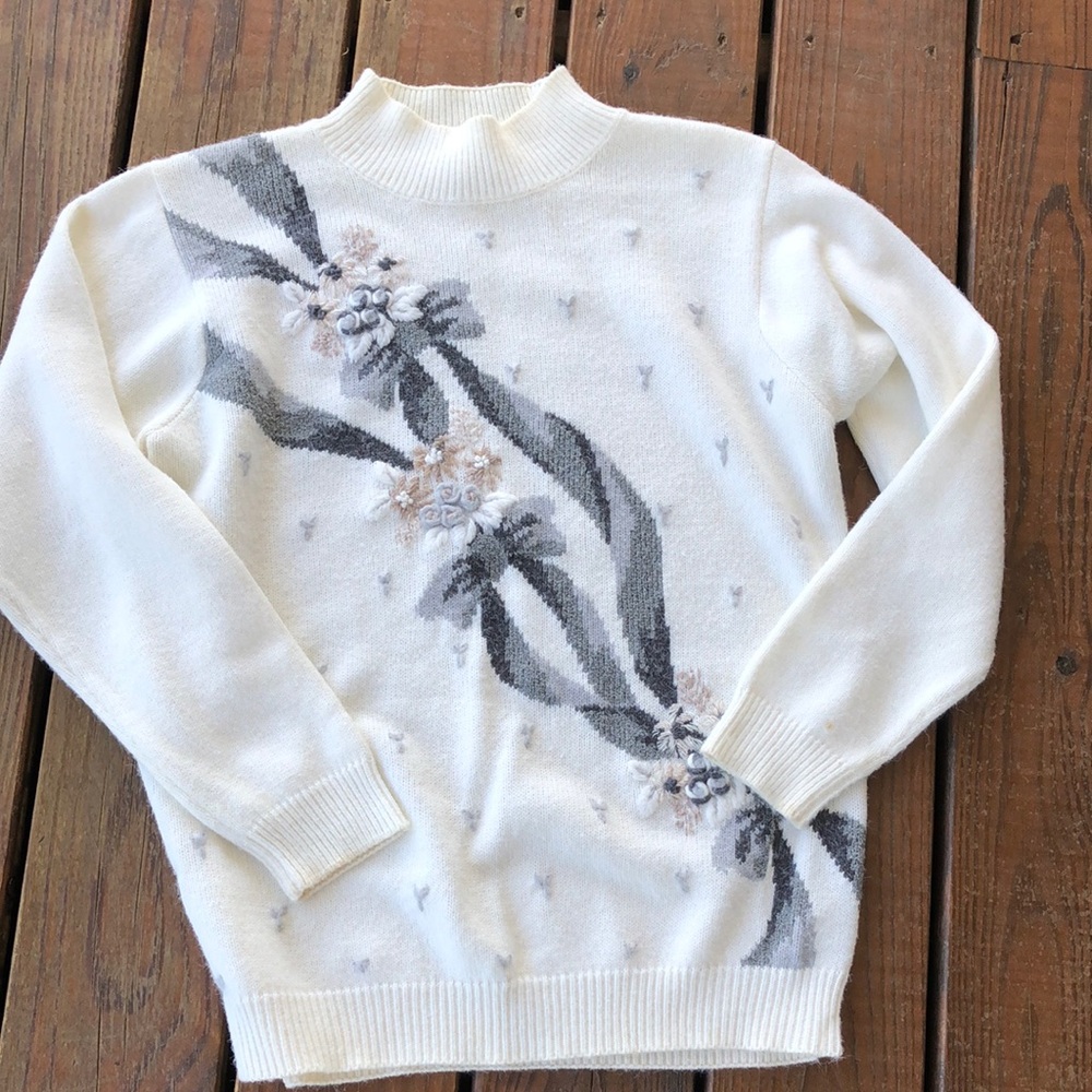 Vintage Alfred Dunner Elegant White Sweater with Floral Design
